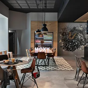 Hotel Moxy Lyon Airport